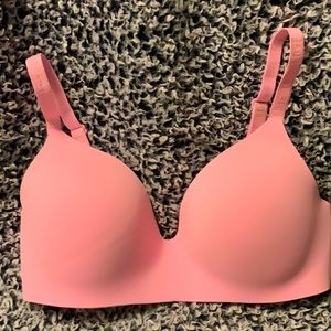 Victoria’s Secret t-shirt bra size 36DD